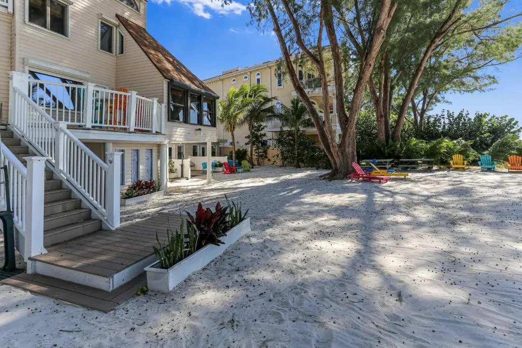Sunset Beach House - Beach Hugger 2
