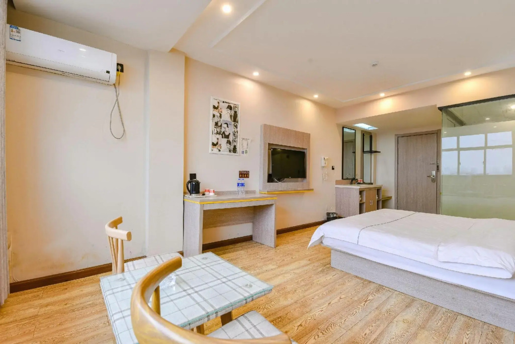 Xin'an Hotel (Xiangcheng People's Square)
