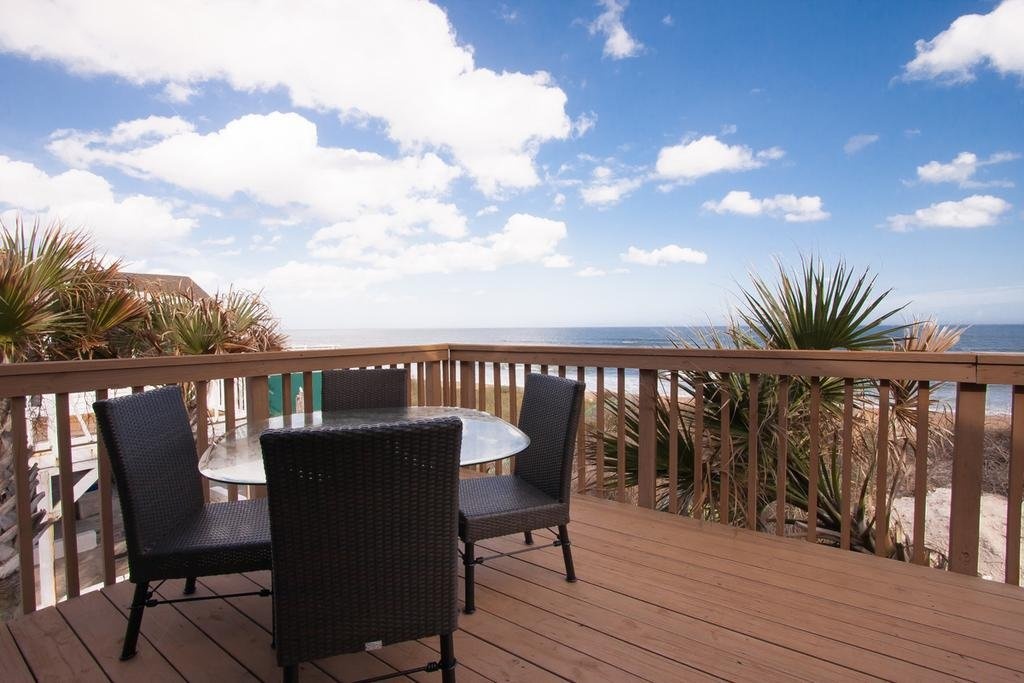 Turtle Cove 4 Br home by RedAwning