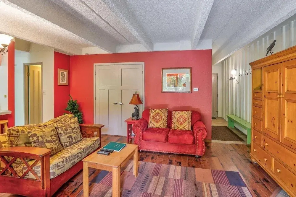 Ten Mile Island 2 Bd Plus Den - 3 Br condo by RedAwning