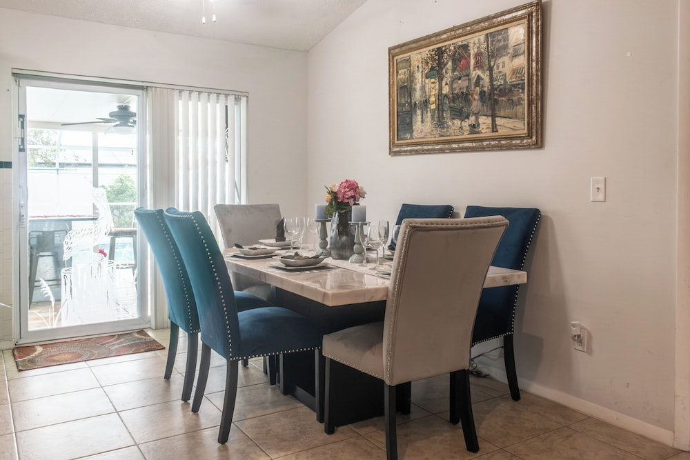 Port St. Lucie Poolside Oasis