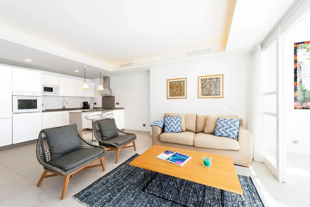 Modern 2 Bedroom Apartment, with Sea Views, in Playas del Duque - Puerto Banús