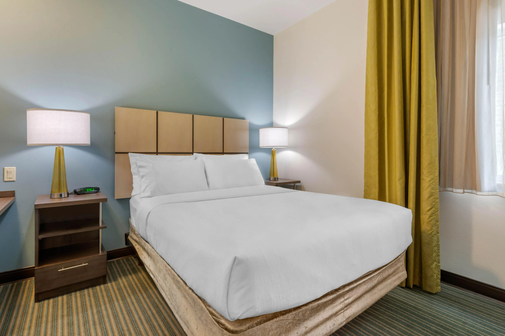 Candlewood Suites Fort Myers/Sanibel Gateway by IHG