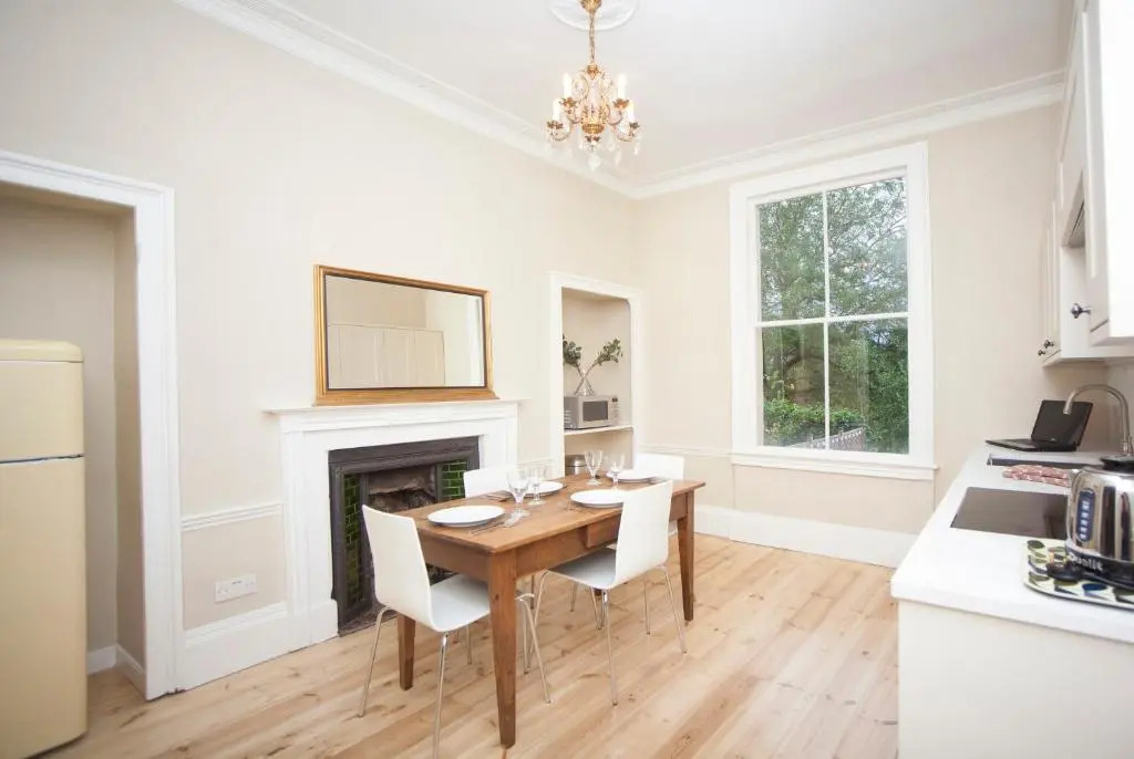 Garden Apartment - 11 Southcot Place
