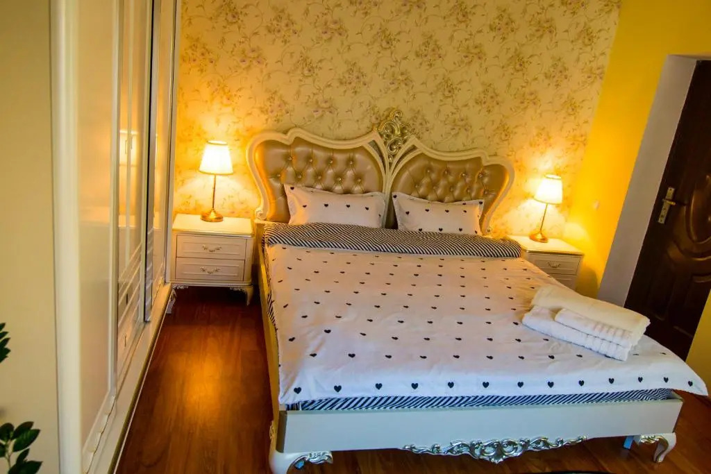 High-end 3BR Apartment - Private Garden, Terrace & BBQ