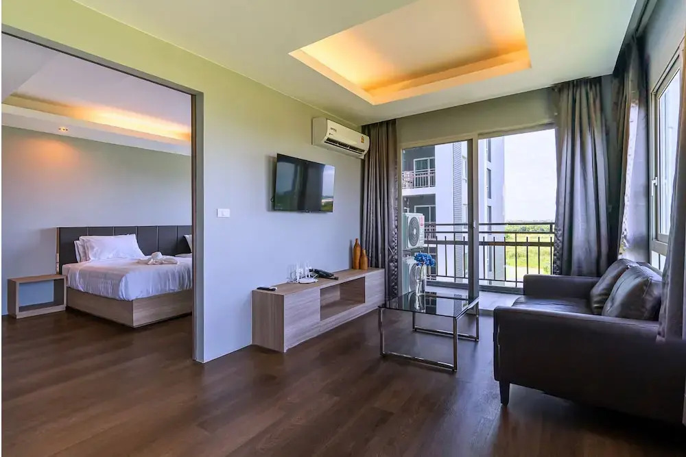 Tisha Hotel ABAC Bangna