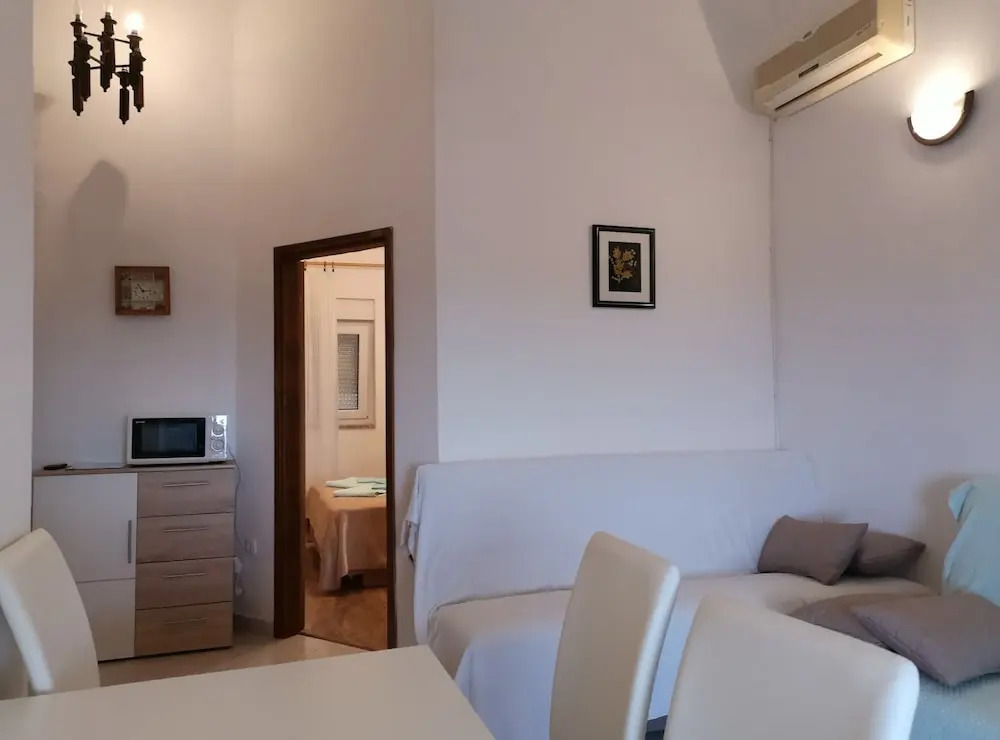 Captivating 4-bed Apartment in Premantura