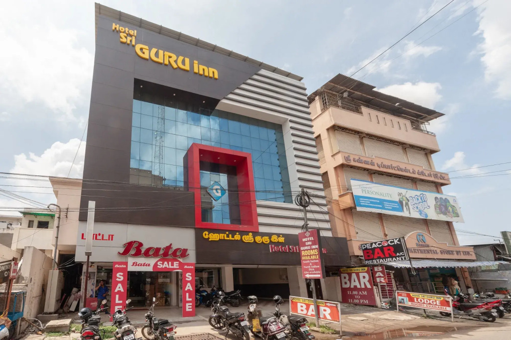 OYO 19909 Sri Guru Inn