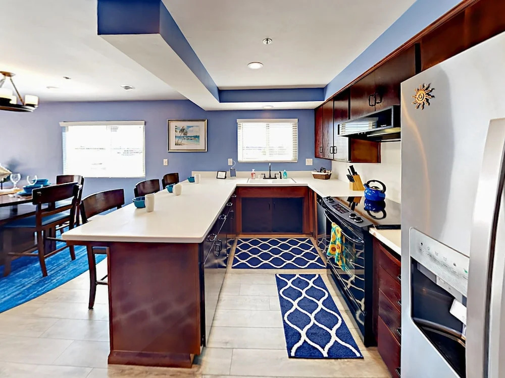 Mission Beach Condo w/Bayside Views by RedAwning