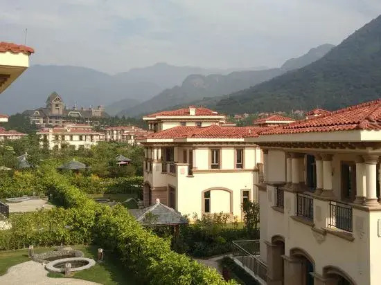 Splendid Xiangjiang Hot Spring Villa