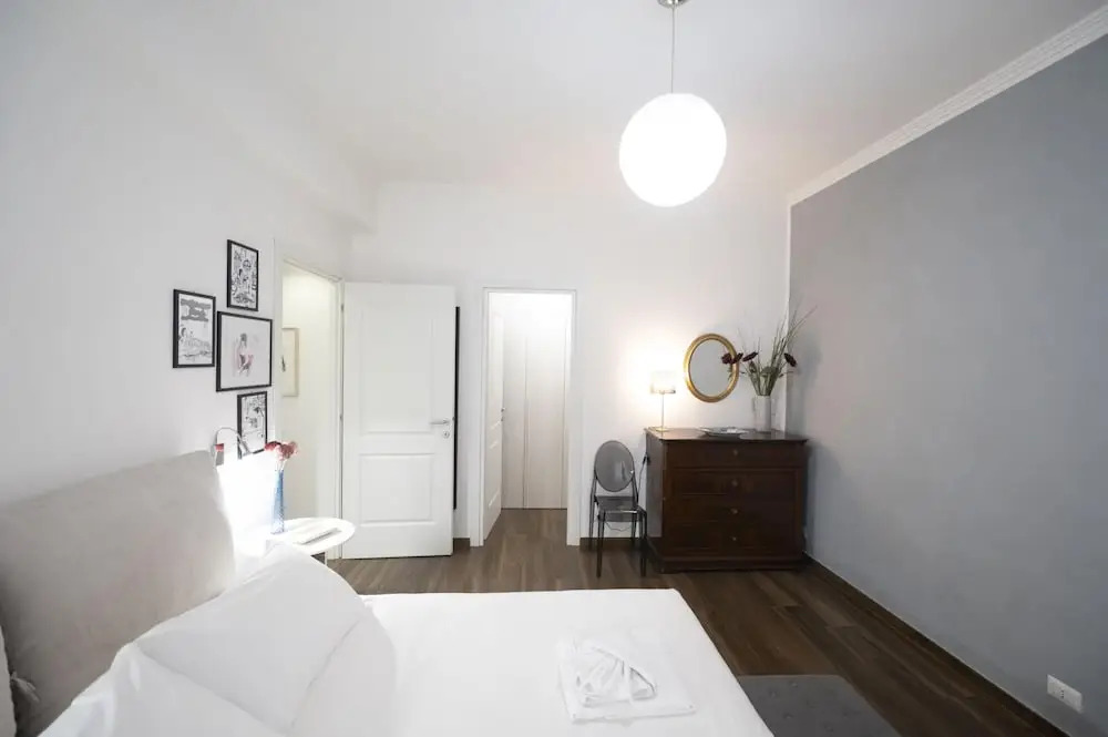 Lovely Design Apartment With Balcony