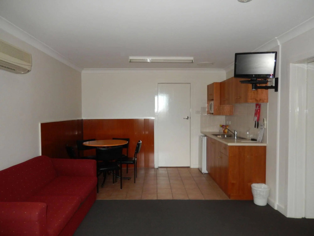 The Pioneer Way Motel