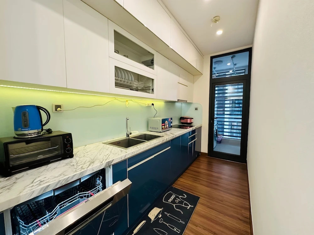 Hi-Home Suites - Vinhomes Metropolis