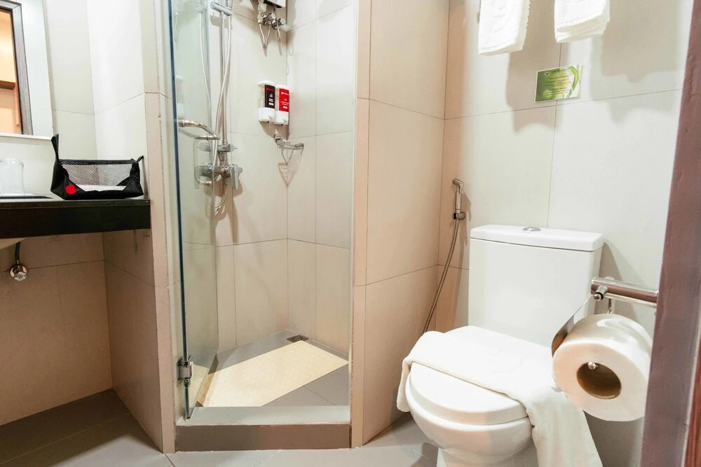 RedDoorz Premium near Ateneo Katipunan