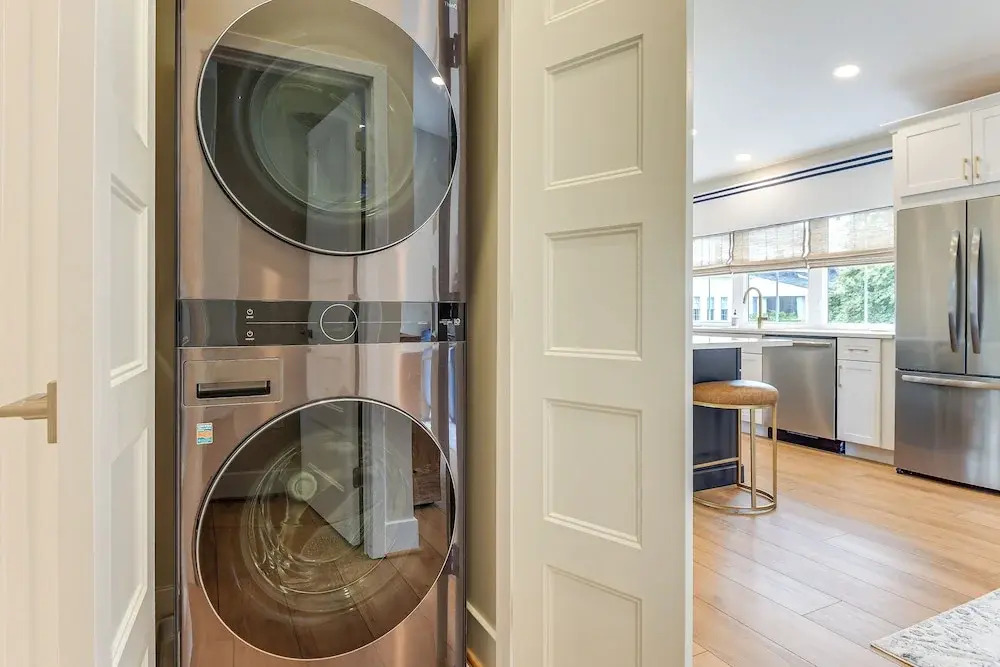 1 Block to Usna Stadium: Modern Annapolis Home!