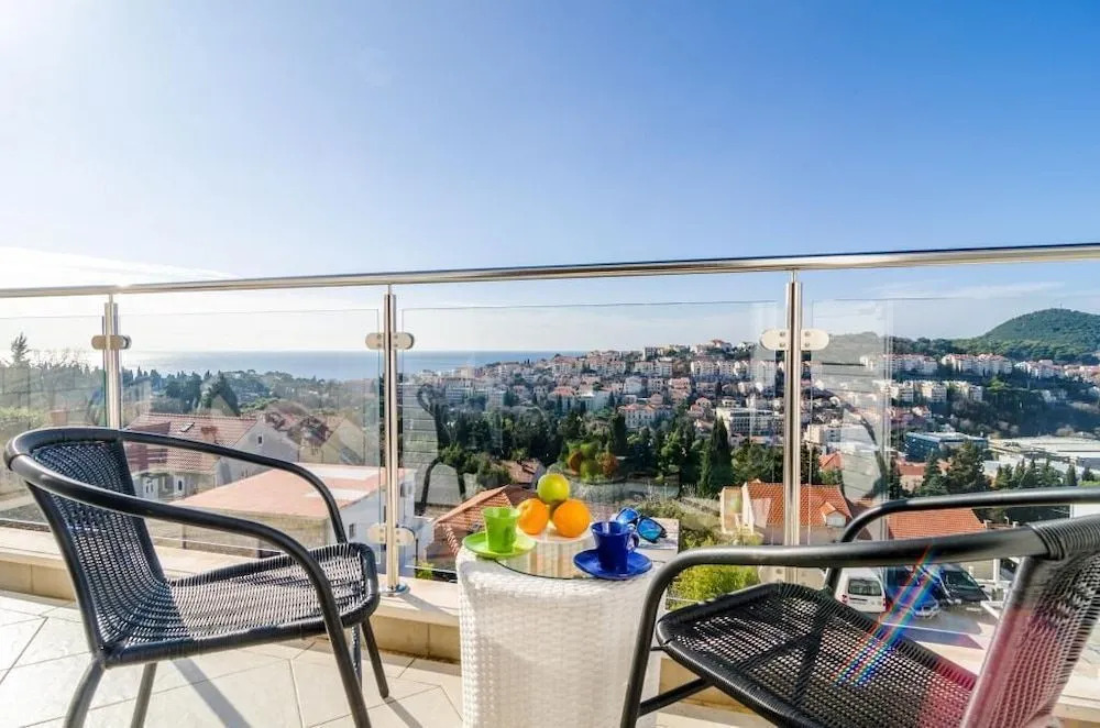 Niko's Sea View Apartment