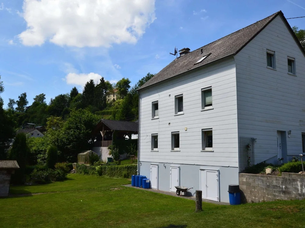 Waxweiler Riverside Retreat