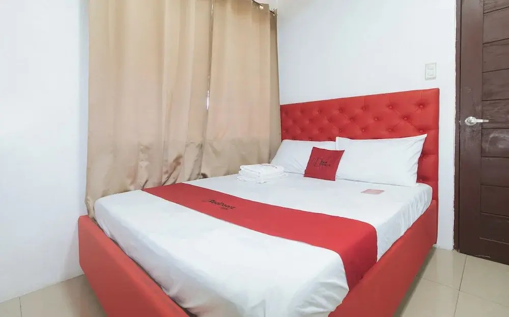 RedDoorz at Najar Residences near NAIA Terminal