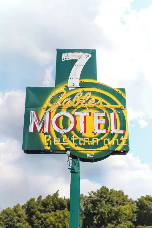 7 Gables Motel