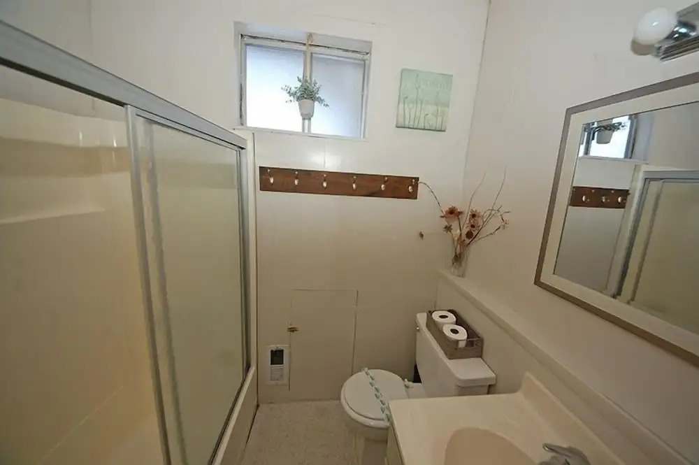 1116 Golden Bear 3 Bedroom Cabin by RedAwning