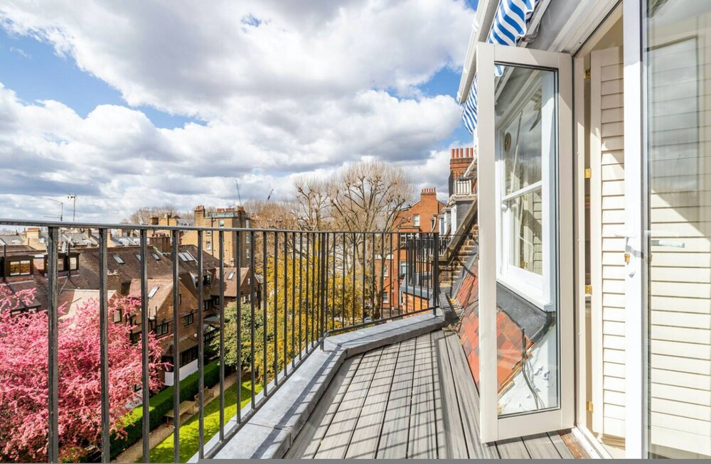 The Baby s Breath 2 Bedroom With Patio in Chelsea
