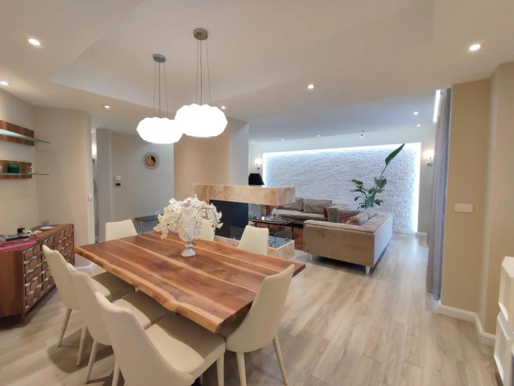 Lake Drive Rooms&Apartments