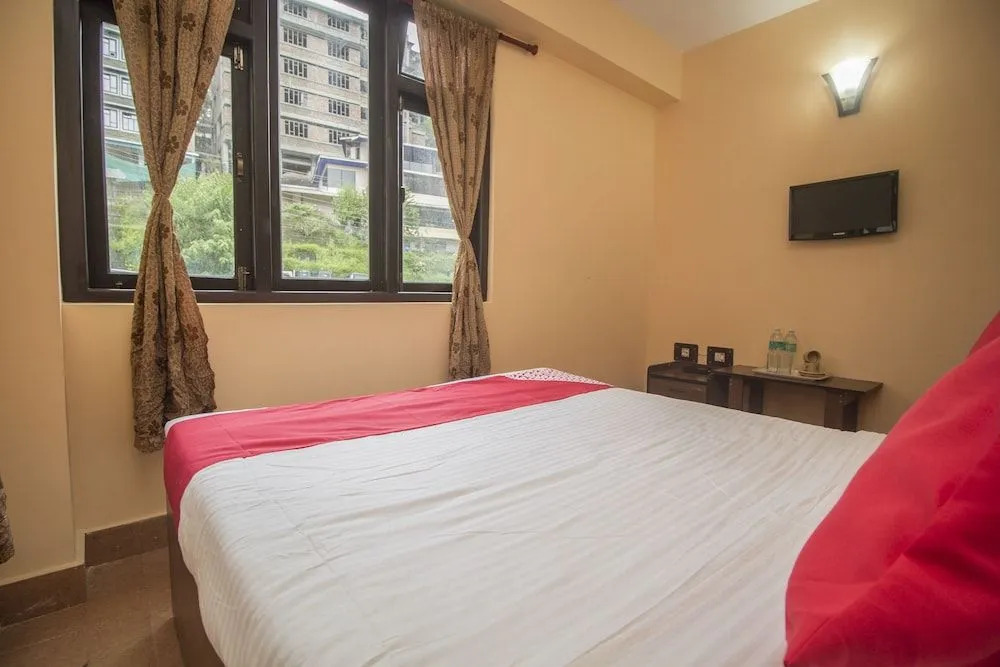 OYO 18455 Hotel Golden Shangrila