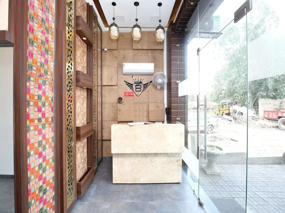 Oyo 18319 Hotel Boss