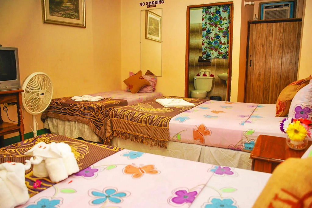 Chaleanor Hotel