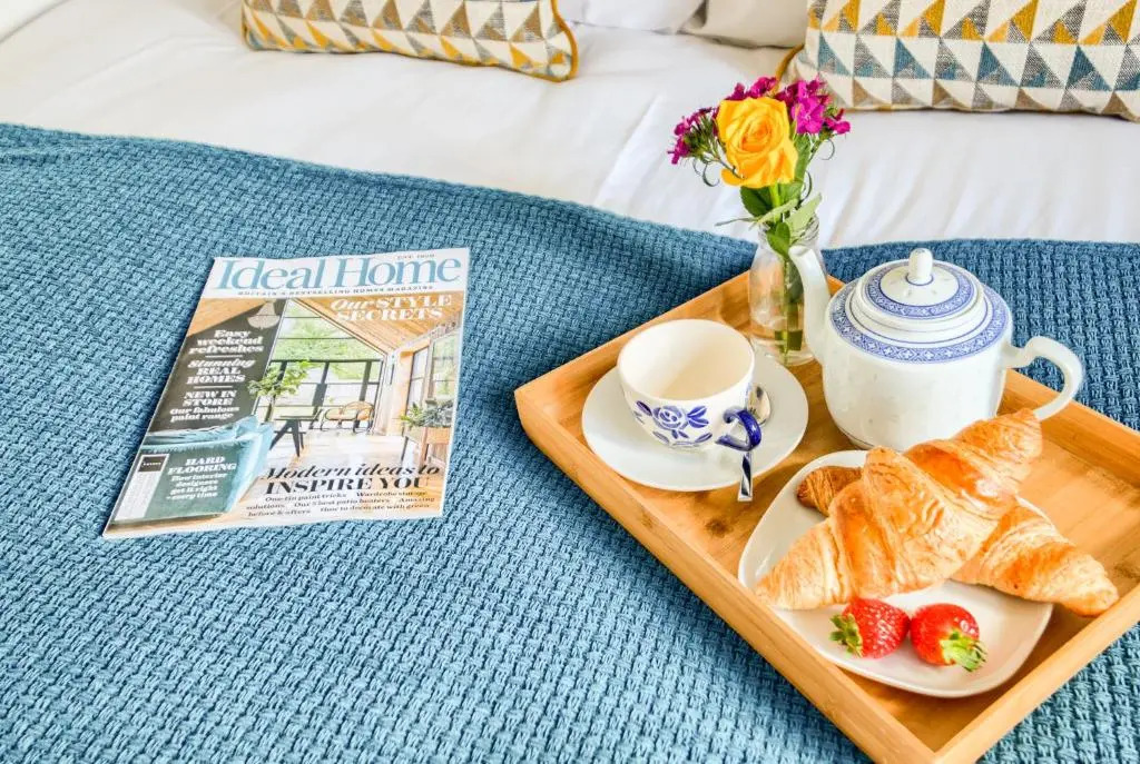 Cosy House │ RICOH │ M6 │ Sleeps 6 │ EMPOWER HOMES
