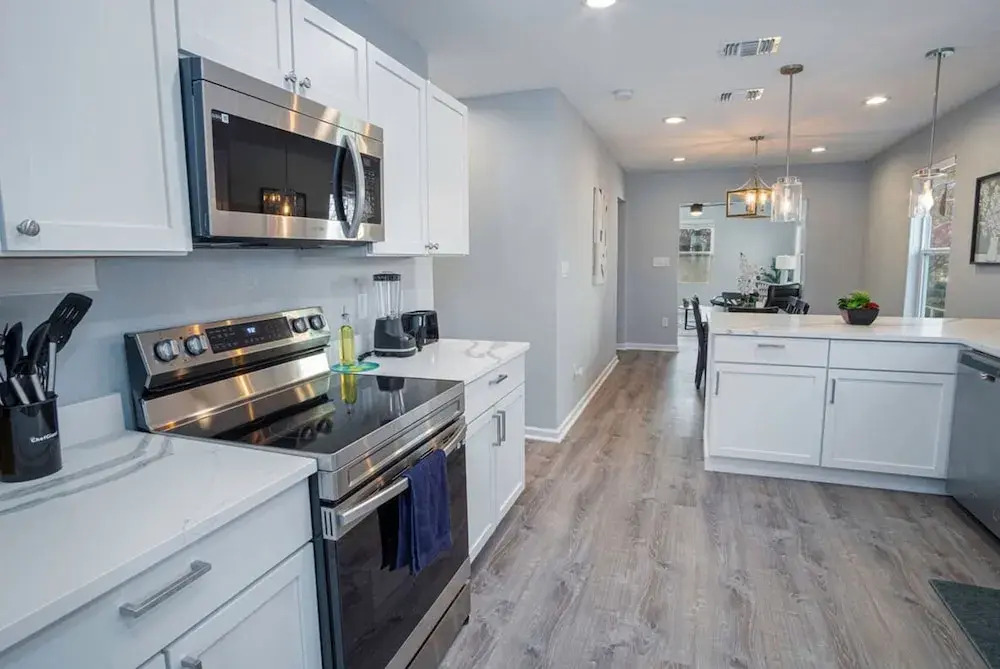 Adorable 4BR 2BA Close to Riverwalk and Downtown