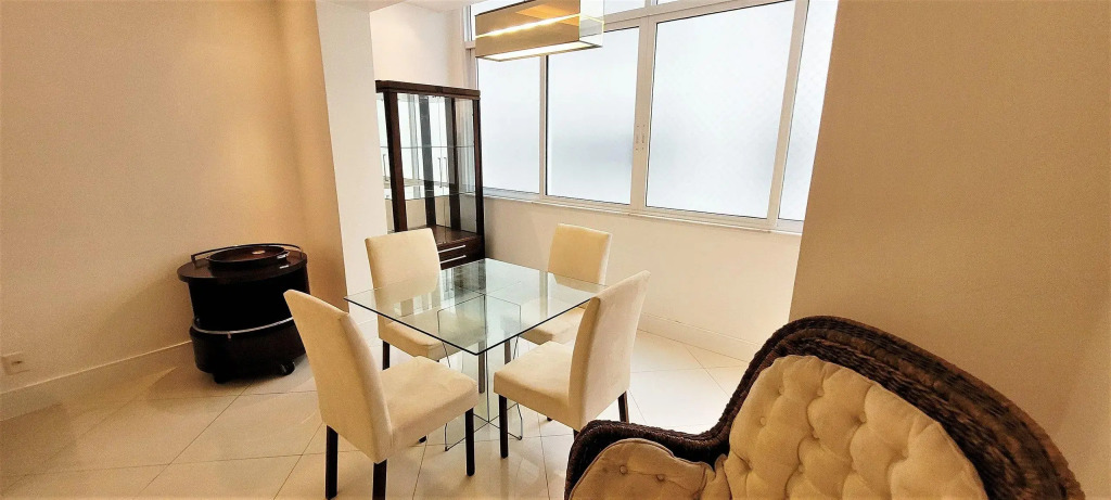 Amplo apartamento Avenida Atlantica
