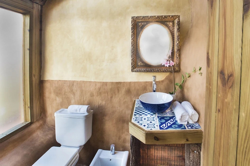 Caliu Earthship Ecolodge