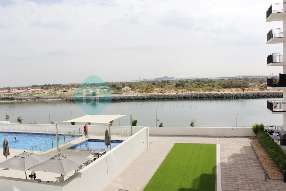 Stunning canal view apartment Yas island
