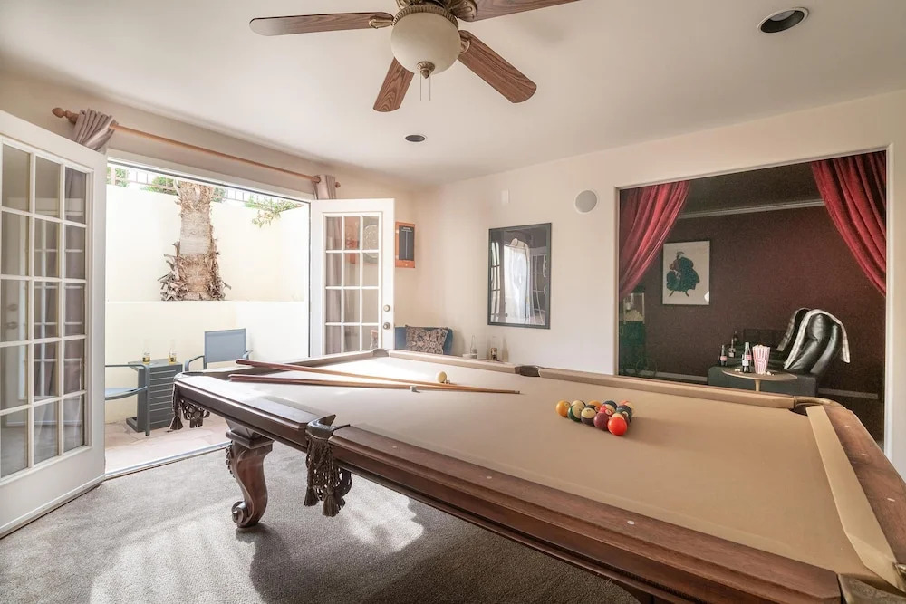 Sandstone by AvantStay Spacious Desert Oasis w Pool BBall Crt Movie Room