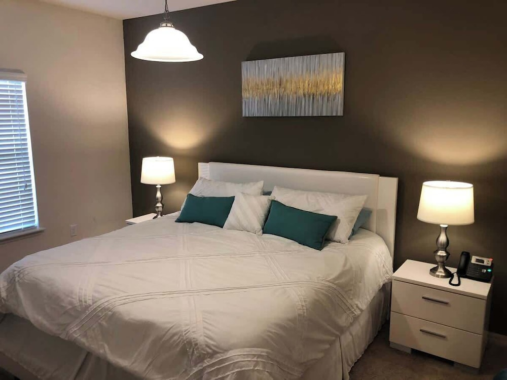 Comfortable 3BR Townhome Near Parks, Great Value