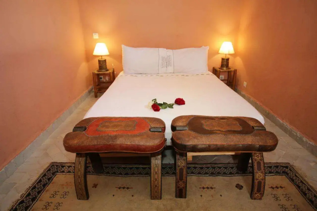 Riad white flowers