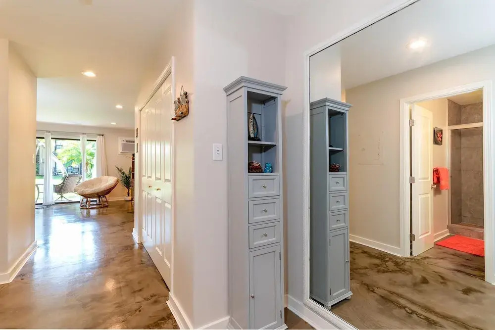 Kihei Garden Estates B-103 - Modern Design, Bright & Clean, Concrete Floors, AC!