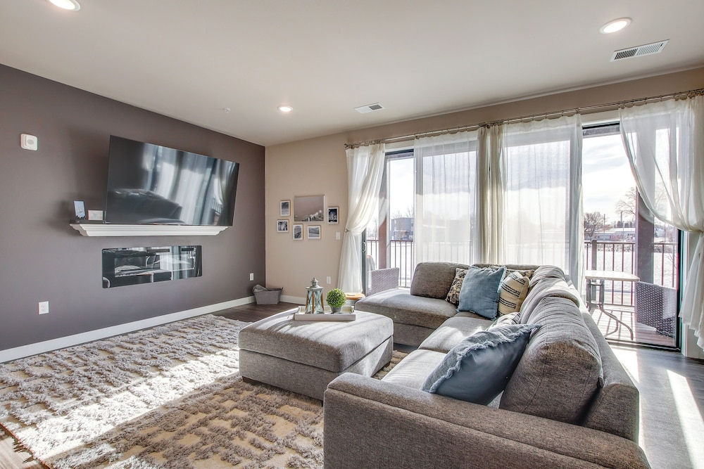 Modern South Pier Condo on Sheboygan River!