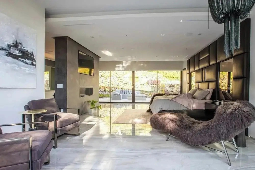 Bowmont Glass Estate - Sleek, Architectural and Unique Contemporary Estate