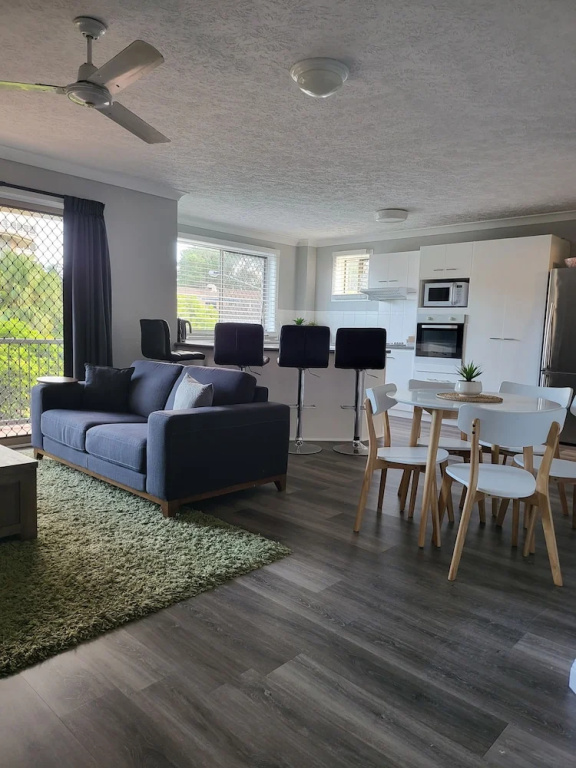 3 Bedroom Surfers Paradise Apartment