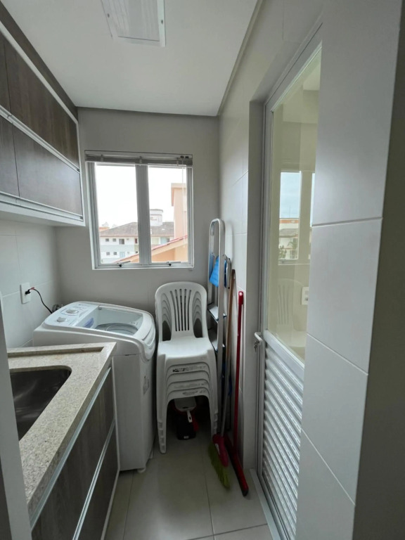 Apto de 3 quartos na Praia de Palmas, com garagem