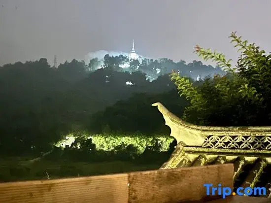 Six Jing Years | Balmy·Green Mountain View Private Vacation Stay