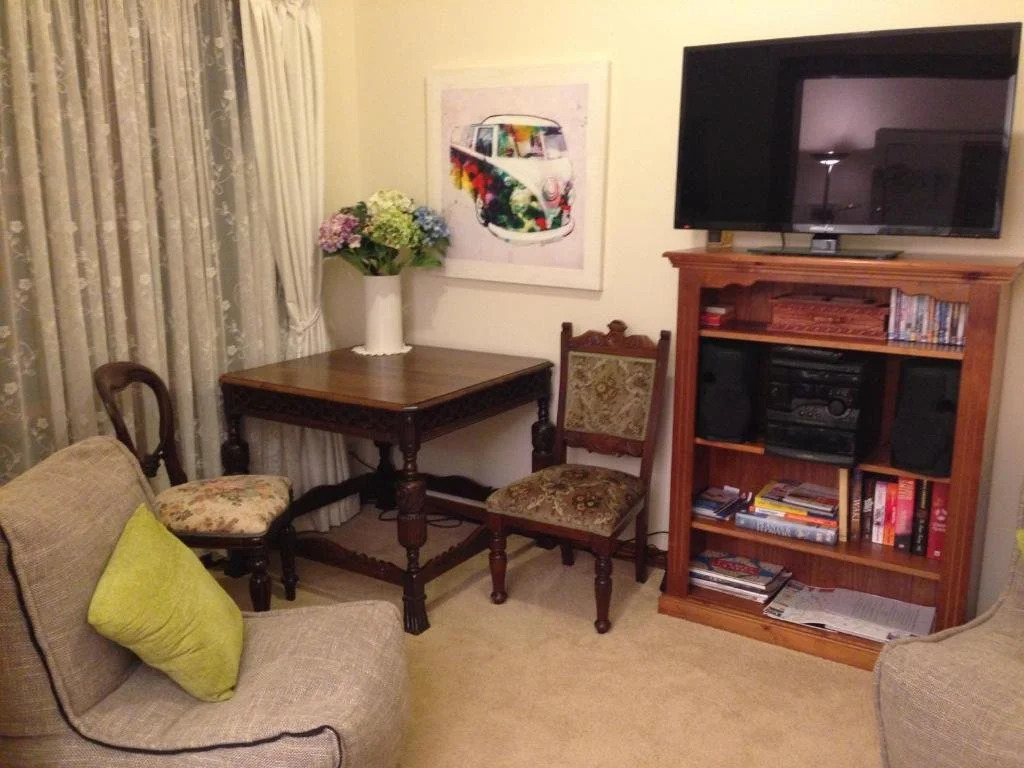 Mornington Cherry Blossom Bedsit