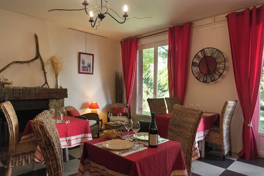 Logis Hôtel Saint Cyr
