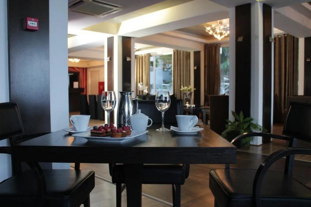 Galaxy Art Hotel