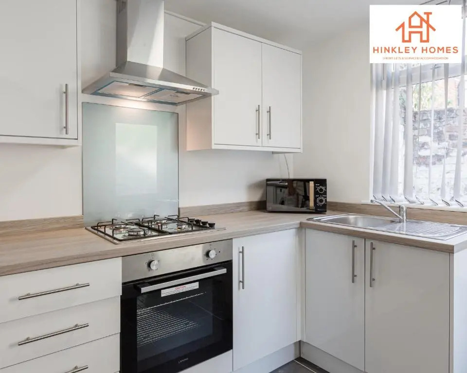 New Immaculate 5bed - Parking - City Links - 5 By Hinkley Homes Short Lets & Serviced Accommodation