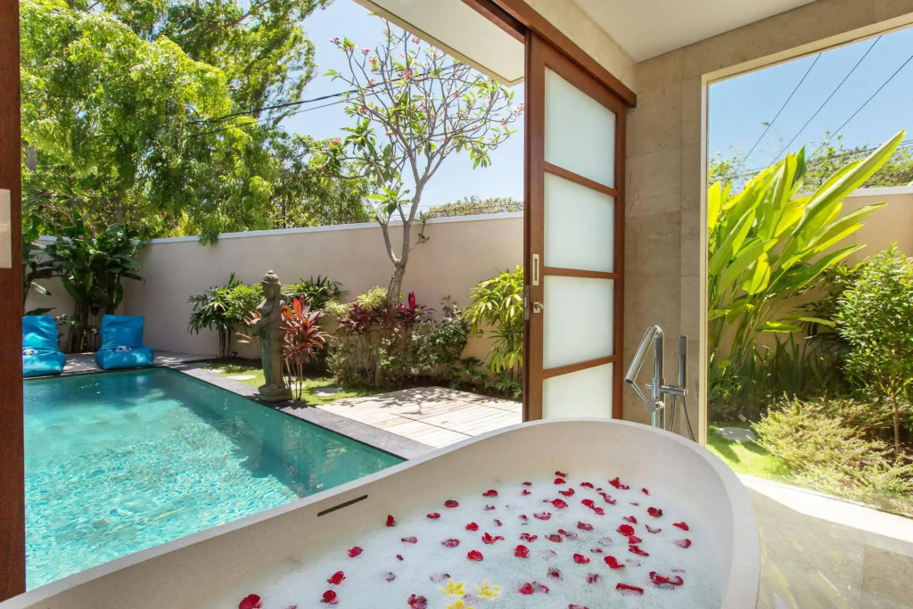 Beautiful Bali Villas - 6 mins walk to the beach