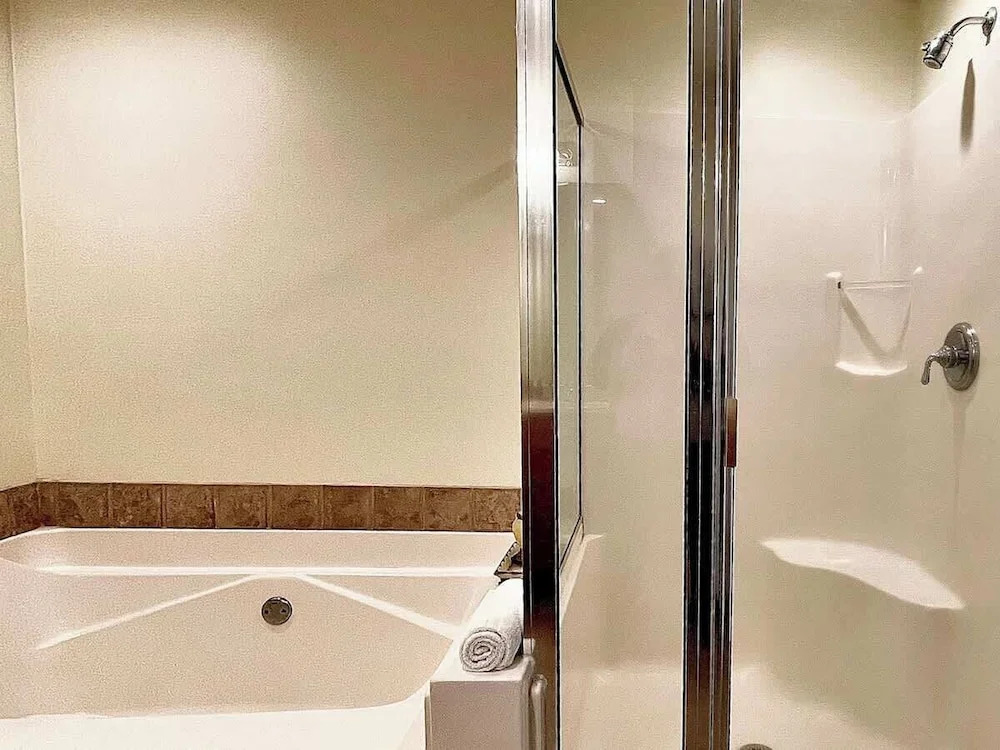 Beachview Condo in Legacy Tower 1-1004 - Fully Furnished 3 Bedroom 2 Bathroom