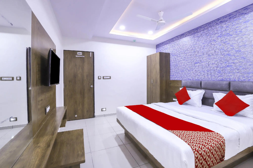 Oyo Vad180 Hotel Shree Pashupati Regency